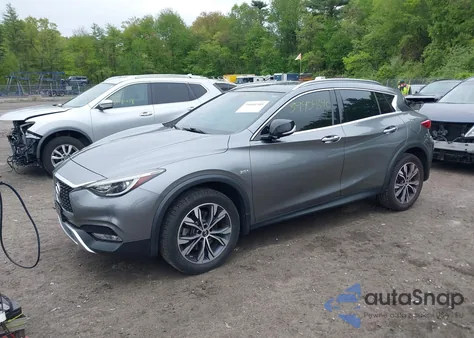 2017 Infiniti Qx30 Premium z USA, uszkodzony, nr VIN SJKCH5CR4HA015956